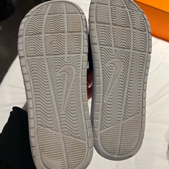 Nike slides, size 6 - Picture 3 of 3